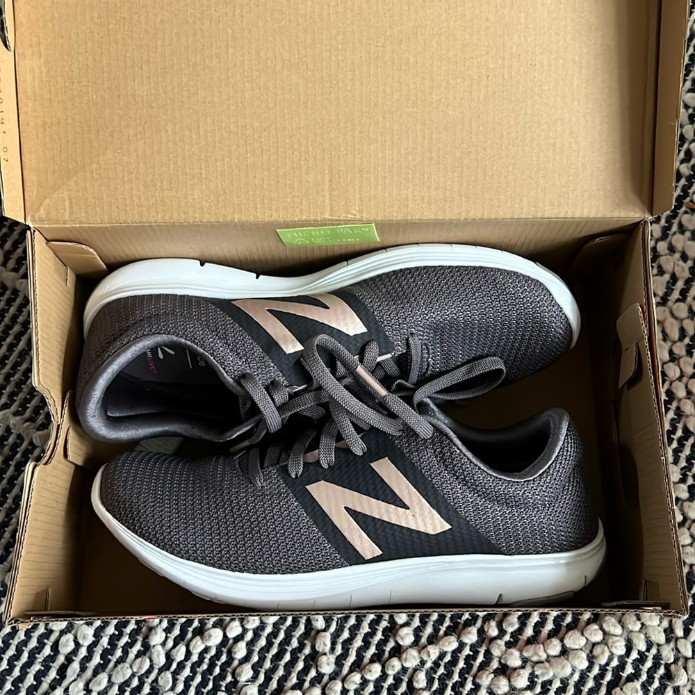 Brand New Never Worn Lightweight New Balance walking shoes